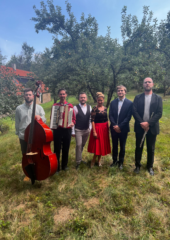 Viktorie & František BAND<br>VZPOMÍNKA NA EVU OLMEROVOU